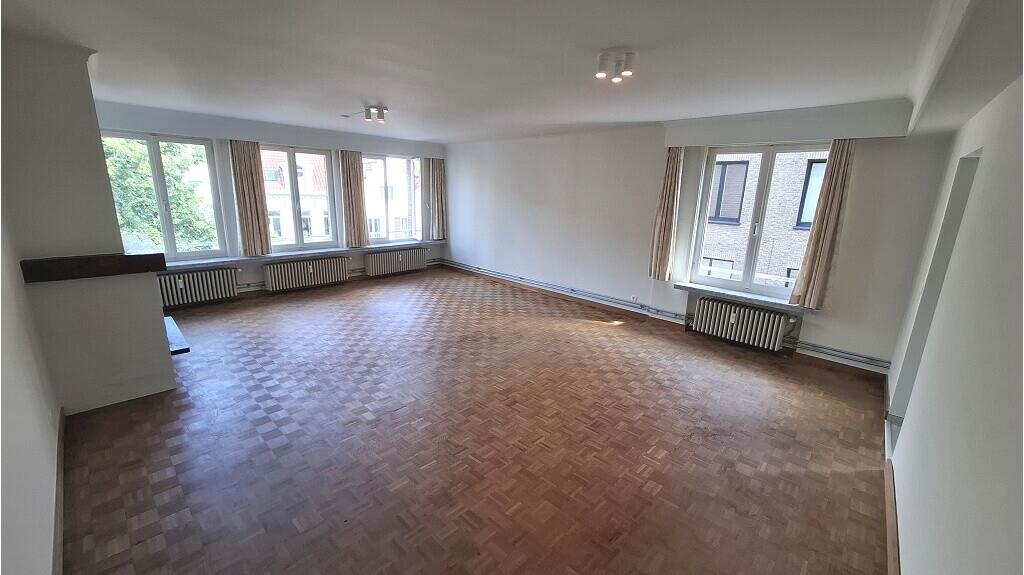 Ruim 2-slaapkamerappartement te huur in Brugge - photo 2