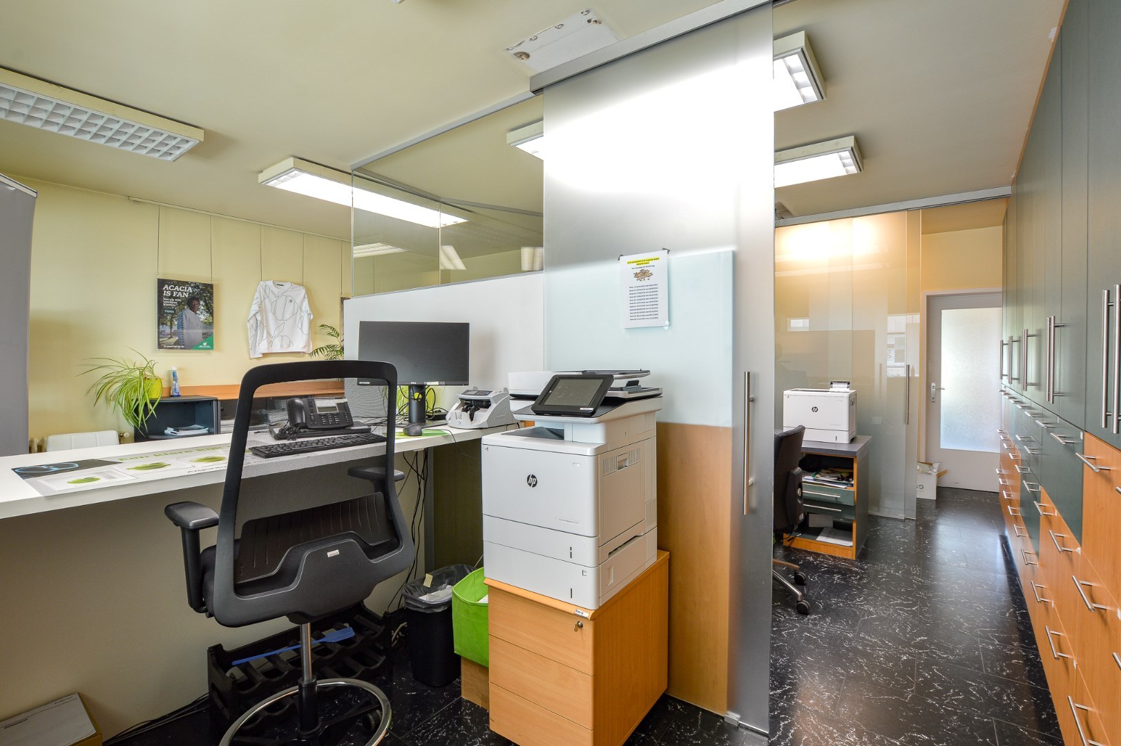 Ruime kantoorruimte in het hart van Oudenburg - foto 5