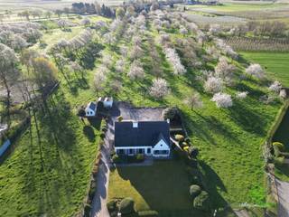 Deze statige villa in Wellen bevindt zich op een uitzonderlijk domein van ca. 3 ha 79 a met een ideale zuidoost-oriëntatie en een...