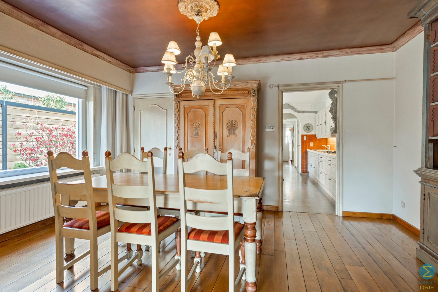 Deels te renoveren woning met 4 slpks, tuin en garage. - foto 5