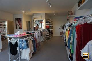 Handelsruimte met gunstige ligging in Borgloon -ideaal als investering! Deze handelsruimte bestaat uit een winkelruimte van 60m² en beschikt...