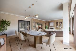 <strong><span>Te renoveren riant 3 SLPK-app. (191m²) op de 3de verdieping met 3 bdks, 2 terrassen en een ondergrondse parkeerplaats</span></strong><br /><br />Op wandelafstand van het Harmoniepark bevindt zich dit te renoveren, doch stijlvol appartement met 3 slaapkamers, 3 badkamers, 2 zuid-west georiënteerde terrassen op de 3de verdieping inclusief een kelderberging. De ruime indeling wordt versterkt door de hoge plafonds, wat een lichte en luchtige uitstraling creëert. <br /><br />De ondergrondse autostaanplaats is verplicht bij aan te kopen aan 40.000€.<br /><br /><span>Indeling:</span><br />Ruime inkomhal met vestiairekast en dubbele openslaande deur naar de lichtrijke en zeer ruime woonkamer (51m²) op parket. De woonkamer is uitgerust met een gezellige open-haard, 3 vitrinekasten en een authentieke en stijlvolle bibliotheekkast.<br />Aansluitend bevindt zich de afsluitbare eetkamer (17m²) met glazen deuren en toegang tot het overdekte terras.<br /><br />Ingerichte keuken (13m²) met granieten werkblad, vaatwasser, gasvuur, dampkap, heteluchtoven, dubbele spoelbak en koelkast met vriezer. Ook vanuit de keuken is er toegang tot het overdekte terras.<br /><br />Nachthal met ingemaakte kast en gastentoilet. Douchekamer met lavabo in ingemaakte kast.<br />Slpk 1: 24m² met toegang tot het terras (11m²) en ensuite badkamer voorzien van een ligbad met geïntegreerde douche, 2 lavabo's en aansluiting wasmachine.<br />Slpk 2: 16m² met toegang tot het terras.<br />Slpk 3: 11m²<br />Bdk 2 met ligbad en geïntegreerde douche, lavabo en bidet.<br /><br />De vaste kosten bedragen +/- 382 €/maand en omvatten: syndicus, waterverbruik, verwarming, elektriciteit gemene delen, concierge, lift, poetsvrouw, ramenwasser, ... <br />Bijkomend wordt er per kwartaal een bedrag van 73 € opgevraagd voor het reservefonds.<br /><br /><span>Extra:</span><br />* Alarmsysteem &amp; 2 shabbattimers <br />* Videofoon<br />* Kelderberging<br />* Dak- en zijgevelisolatie 2019<br />* Loofhut<br /><br />Stedenbouwkundig uittreksel in aanvraag.