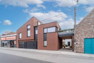 Welkom in Kortrijk! De site “Nieuwenhuyze” staat voor duurzaam en energiezuinig wonen in een bruisende stad, met tegelijk de rust en privacy van...