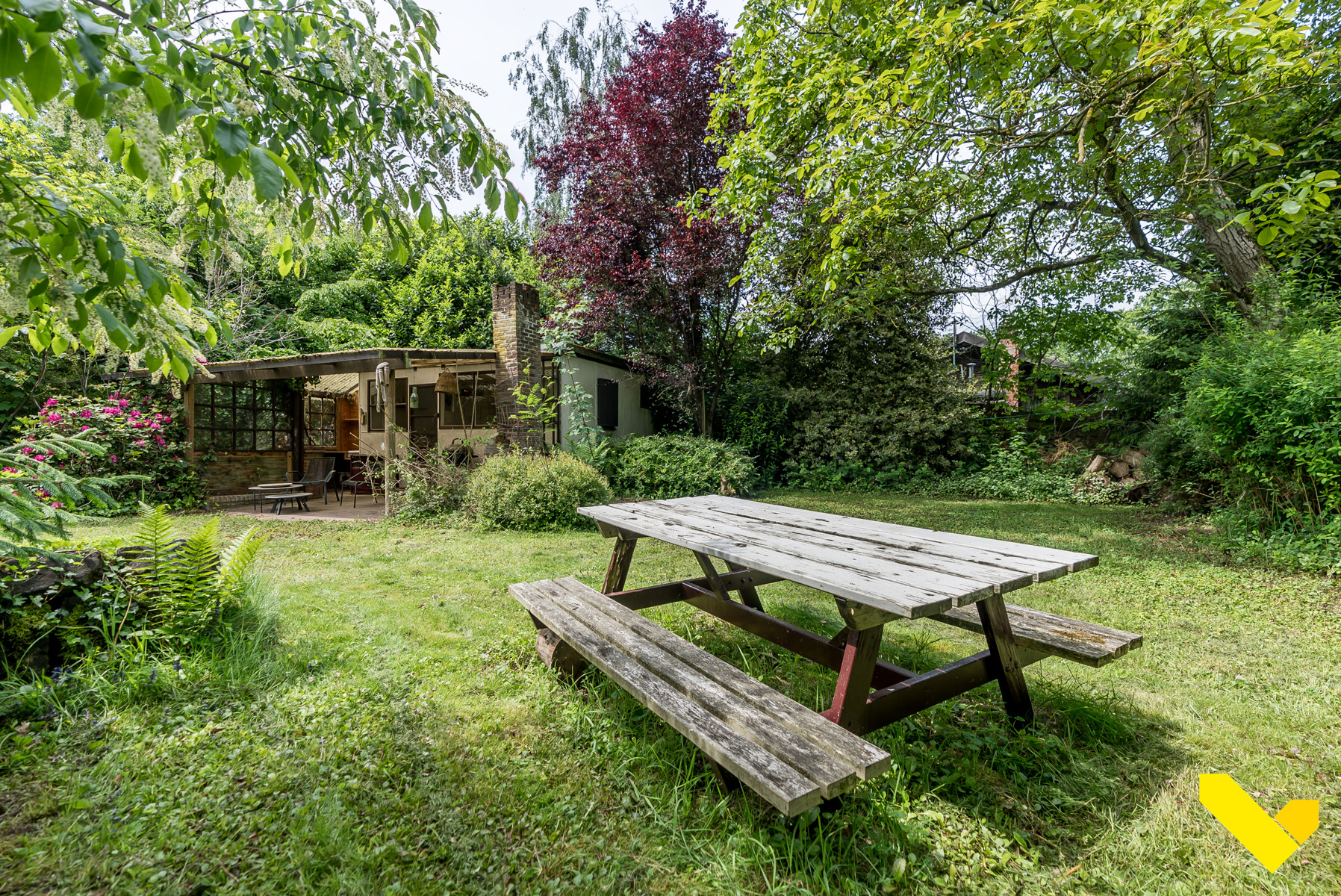 Charmante chalet met garage en carport op ruim perceel - foto 3