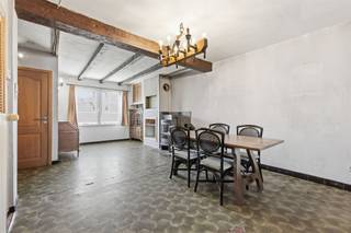 Bent u op zoek naar een woning die u volledig naar eigen smaak kan renoveren? Deze woning in Koekelare biedt een uitstekende kans voor...