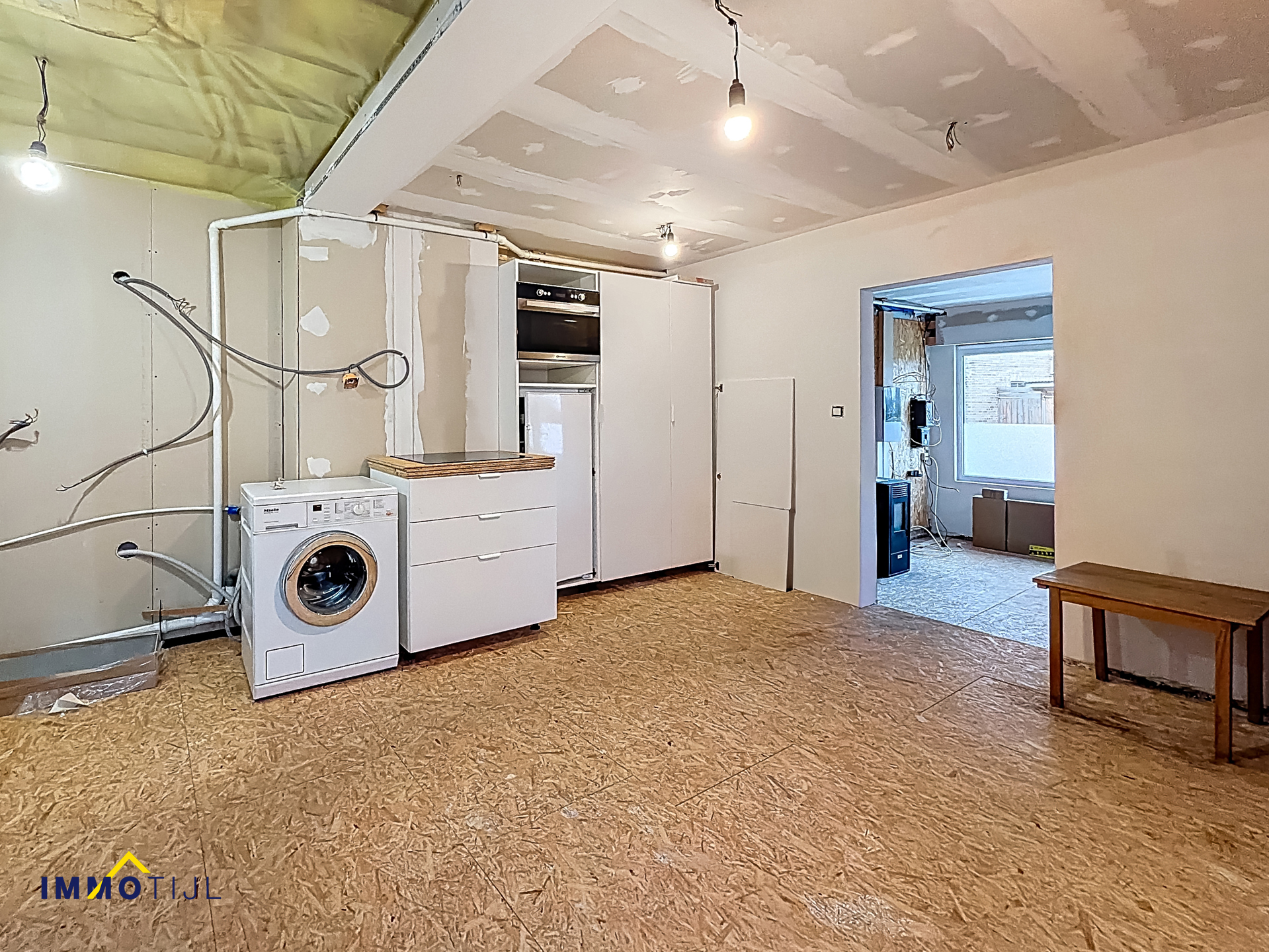 Halfopen bebouwing met garage en tuin in rustige straat! - foto 5