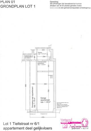 * Een heel ruim appartement met tal van mogelijkheden in het volle centrum van Meulebeke<br />* Gelegen in hartje Meulebeke, 1 straat van Meulebeke Plaats, scholen, openbaar vervoer en winkels<br />* Bouwjaar 1959 - Renovatiejaar 2000<br />* Verdiep 0 : inkomhal - ruime garage met automatische sectionale poort<br />* Verdiep 1 : inkomhal - living - keuken - wasruimte - badkamer - 3 slaapkamers - bergruimte - ruim zonnig terras<br />* Verdiep 2 : zolder waar er 3 extra slaapkamers kunnen ingericht worden (bereikbaar via uitschuiftrap in de inkomhal)<br />* Centrale verwarming op aardgas<br />* EPC 531 kWh / (m² jaar) UC 3568018 (LABEL F)<br />* Gvg/Wg/Gvv/Gvkr/Gmo<br />* Beschikbaar bij notariële akte