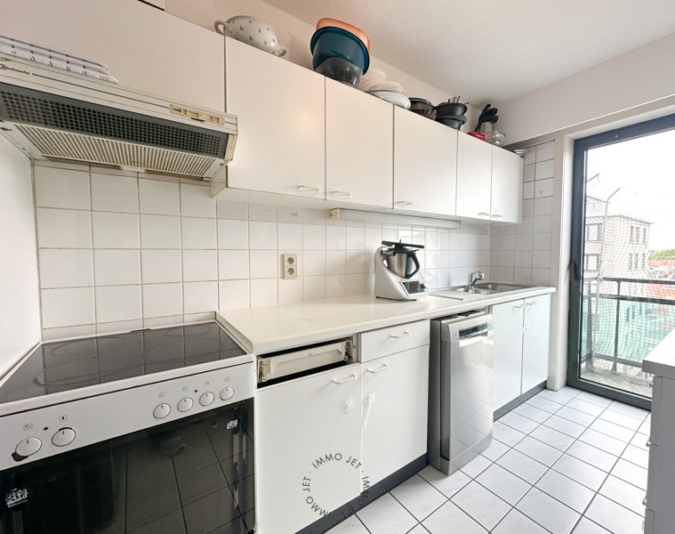 Lichtrijk appartement met twee slaapkamers, terras en ondergrondse autostaanplaats - foto 4