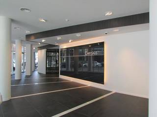 Prachtig gebouw, gelegen in het hartje van de Europese wijk. Mooie terrassen op de bovenste verdiepingen. Vlot bereikbaar met het openbaar vervoer, zowel trein, metro, tram als bus zijn vlakbij. Dankzij de grote ramen geniet het gebouw van overvloedig daglicht. Perfect geschikt voor open space, afzonderlijke kantoren of een mix van beide.<br />Binnen parkeerplaatsen beschikbaar: 1.750 €/plaats/jaar.<br />Archiefruimte beschikbaar: 90 €/m²/jaar.<br />Oppervlakte: tussen 487 & 770 m²