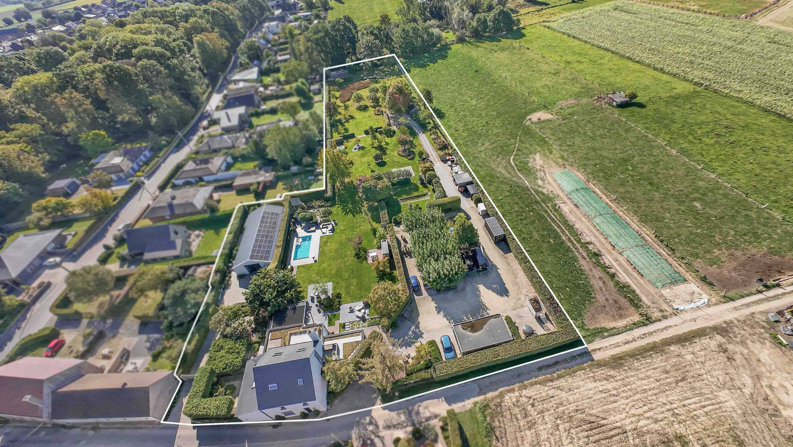 Sublime propriété multifonctionnelle avec jardin exclusif - photo 4