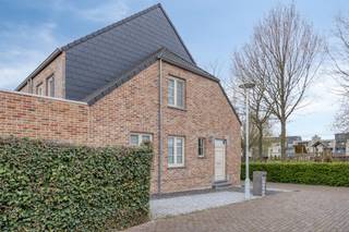 Bent u op zoek naar een ruime gezinswoning waar comfort en duurzaamheid centraal staan? Dit prachtig huis in Kruibeke biedt alles wat u nodig...