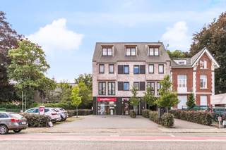 Dit appartement is terug te vinden op de eerste verdieping van een recent gebouw op een centrale locatie vlakbij winkels, scholen en openbaar...