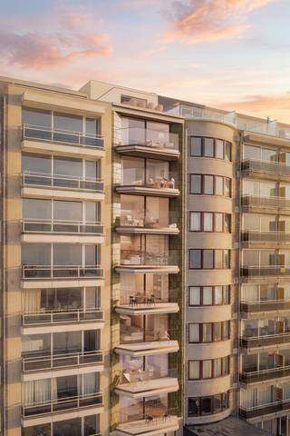 Welkom in dit prachtig nieuwbouwappartement<span> op de zevende verdieping </span>van de exclusieve Residentie Comtus, ideaal gelegen op de Zeedijk van De Panne. Hier geniet u elke dag van een unieke combinatie van comfort, licht en een adembenemend uitzicht op zee.<br /><br />De lichtrijke leefruimte met open, volledig geïntegreerde keuken vormt het hart van het appartement. Dankzij de grote raampartijen baadt de ruimte in natuurlijk licht en heeft u rechtstreeks toegang tot het terras.<br /><br />Verder beschikt het appartement over een ruime berging, een apart gastentoilet en een stijlvolle badkamer uitgerust met een modern lavabomeubel en een comfortabele inloopdouche.<br /><br />Met twee slaapkamers biedt dit appartement alle ruimte voor zowel permanente bewoning als een zorgeloze tweede verblijfplaats aan zee.<br /><br />Aan de zuidzijde van de residentie bevindt er zich een tweede terras, een heerlijke plek om in alle rust van de zon te genieten.<br /><br />Bent u op zoek naar een instapklaar nieuwbouwappartement op een toplocatie aan zee, waar kwaliteit, comfort en een uitzonderlijke ligging samenkomen? Dan is dit appartement in Residentie Comtus een echte aanrader.<br /> 