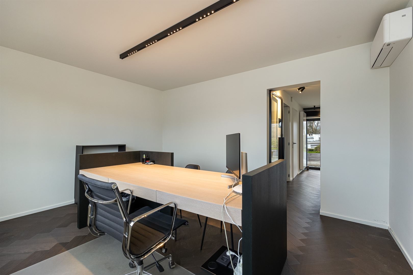 Office in stylish setting - photo 2