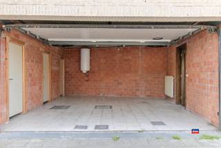 <p><span>HOBOKEN | RUIM APPARTEMENT MET ÉÉN SLAAPKAMER, TERRAS EN GEDEELDE GARAGE | EPC B | </span></p><p><span>Indeling als volgt: inkomhal/gang - leefruimte - ruime geïnstalleerde keuken met ontbijthoek - wasberging - toilet - badkamer met ligbad en lavabomeubel - slaapkamer - terras.</span></p><p><span>Extra informatie:</span></p><ul><li><span>EPC B (energiezuinig)</span></li><li><span>Gelegen op de eerste verdieping van een klein verzorgd gebouw</span></li><li><span>Lage maandelijkse kosten (blokpolis & elektriciteit gemene delen)</span></li><li><span>Openbaar vervoer, scholen, winkels en natuurgebied liggen op wandelafstand</span></li><li><span>Privatieve autostaanplaats in gedeelde garage met automatische poort</span></li><li><span>Privatieve berging in de garage</span></li></ul><p><span> </span></p>