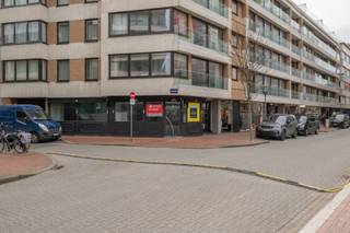 Op zoek naar een commercieel pand met enorme potentieel? Dit hoekpand, gelegen op de Kustlaan 24 te Knokke, biedt uitstekende mogelijkheden...