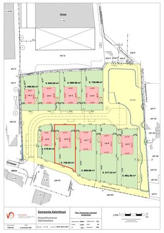 Op een rustige locatie aan de Drieslei in Kalmthout werd een nieuwe verkaveling gerealiseerd, bestaande uit 9 bouwpercelen voor open bebouwing. <br /><br />LOT 6 heeft een straatbreedte van 18,75 m en een diepte van 42,61 m.<br /><br />De woning die gebouwd mag worden, is vrij van bouwstijl en mag een maximale bebouwingsoppervlakte van 161,25 m² op het gelijkvloers hebben.<br /><br />De maximale kroonlijsthoogte bedraagt 9 meter, een zadeldak of plat dak zijn toegestaan.<br /><br />Naast de bouwzone voor de woning is er op het verkavelingsplan een zone voorzien voor de oprichting van een carport of garage.<br /><br />Dit perceel is gelegen in een verkaveling van 9 bouwgronden, die niet allemaal zijn gepubliceerd.<br /><br />De toegangsweg tot de verkaveling wordt aangelegd met alle nutsleidingen tot aan de rooilijn.<br /><br />Voor de verkavelingsvoorschriften en verdere informatie over alle gronden bent u steeds welkom op ons kantoor in de Heidestatiestraat 53 in Kalmthout.<br /><br />Deze verkaveling is gelegen in de Drieslei in Kalmthout. Een rustige en kindvriendelijke omgeving vlakbij het centrum met alle voorzieningen zoals winkels, scholen en openbaar vervoer op wandelafstand.