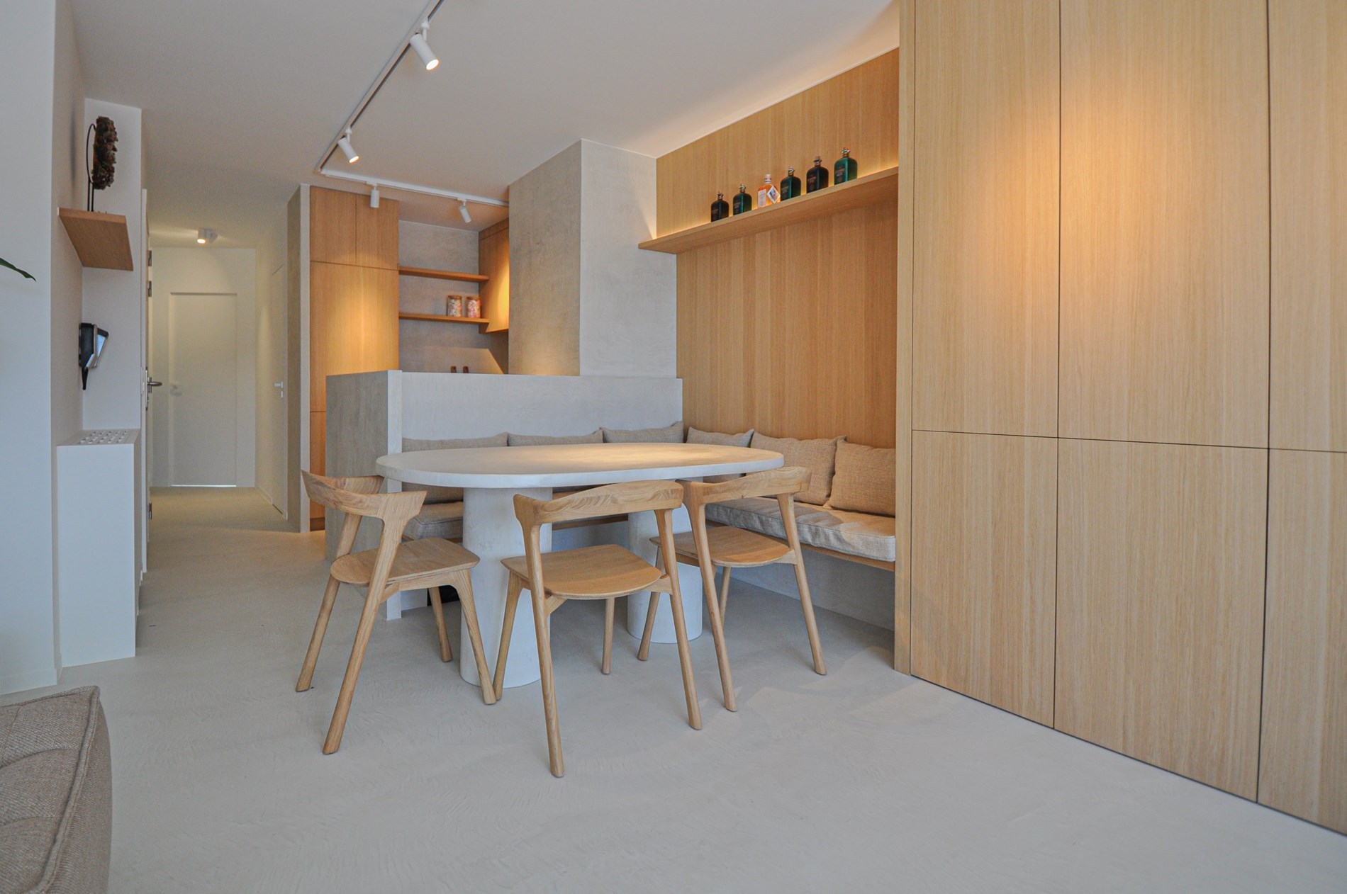 Appartement entièrement rénové avec une grande terrasse ensoleillée. - photo 5