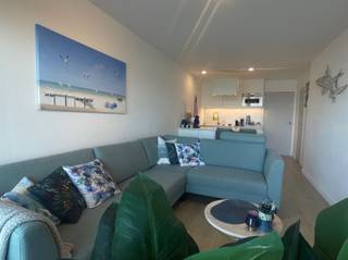 Gezellig 1 slaapkamer appartement met terras en frontaal zeezicht.Volledig gerenoveerd en smaakvol ingericht appartement.Het appartement bestaat uit:...