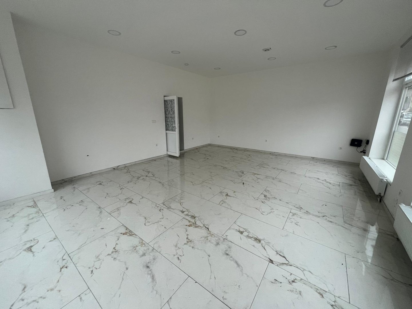 Groot gerenoveerd hoekpand met 3 aparte entiteiten – ideaal als investering! - foto 2