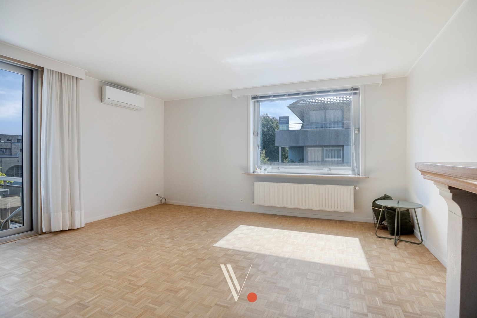 Vernieuwd appartement op 140 m² met terras en staanplaats in hartje Izegem - foto 4