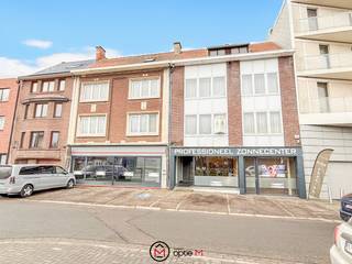 Zeer centraal gelegen handelsgelijkvloers met parking.Gelegen op de Kempische Steenweg tussen de grote en de kleine ring, vlakbij invalswegen,...