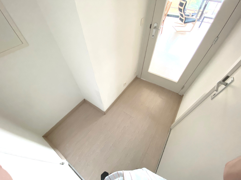 Instapklare volledig gemeubelde ruime studio met prachtig verzicht in hartje Kortrijk - te huur via EXPERT IMMO - photo 2