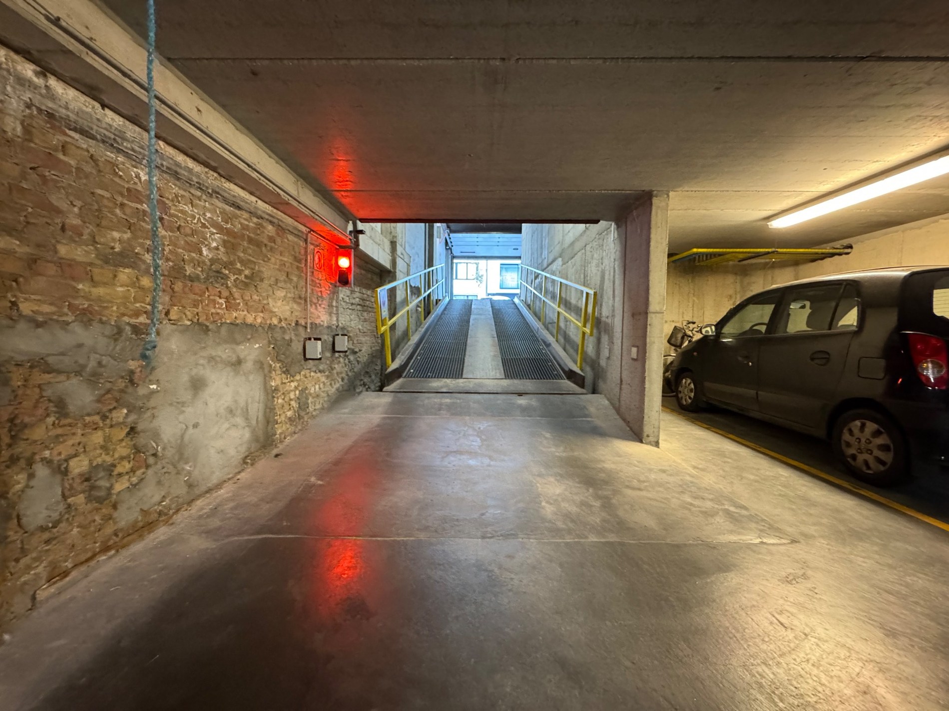 Autostaanplaats in het centrum van Knokke - foto 4