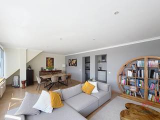 <p>SINT-LAMBRECHTS-WOLUWE : Vlak bij Plasky en het Jubelpark, evenals alle voorzieningen, mooi appartement met 2 slaapkamers en een studeerkamer van ±123 m², gelegen op de 3e verdieping zonder lift. Het appartement is als volgt ingedeeld: inkomhal, 2 slaapkamers (±18 m² en ±19 m²), studeerkamer van ±9 m², toilet, doucheruimte, aansluiting voor wasmachine, ingerichte keuken (oven, kookplaten, afzuigkap, koelkast en vaatwasser), woonkamer van ±40 m², zolder en kelder nr. 3 met aansluiting voor wasmachine. Kosten: Voorschot van 200€/maand, inclusief gemeenschappelijke kosten, warm water, koud water en verwarming. EPC D+. Beschikbaar vanaf 01/10/2026.</p>
<p></p>
<p><span>Op de 3e verdieping zonder lift:</span></p>
<p>- Inkomhal</p>
<p>- Slaapkamer ±18 m²</p>
<p>- Slaapkamer ±19 m²</p>
<p>- Studeerkamer ±9 m²</p>
<p>- WC</p>
<p>- Doucheruimte</p>
<p>- Aansluiting voor wasmachine</p>
<p>- Ingerichte keuken (oven, kookplaten, afzuigkap, koelkast en vaatwasser)</p>
<p>- Woonkamer ±40 m²<br /><br />- Zolder</p>
<p></p>
<p>Kelder n°3 met aansluiting voor wasmachine.</p>