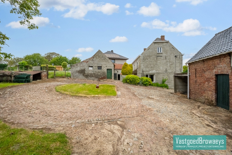 Authentieke hoeve met bijgebouwen en aangename tuin midden in een oase van groen - photo 4