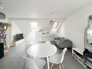 <p><span>Appartement op het 3de verdiep (geen lift).</span></p><p><span>Indeling: woonkamer met deels ingerichte keuken (elektrische kookplaat aanwezig). Ruim terras met zicht op de Basiliek.</span></p><p><span>Badkamer met douche, hal en slaapkamer.</span></p><p><span>Maximaal 2 personen. Verwarming via airco (warm en koude lucht).</span></p><p><span>Vrij vanaf 01/12/2026</span></p><p><span> </span></p>