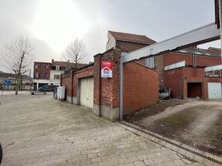 Menen - Garage te huur.+ Afmetingen : +/- 15m²+ Manuele poort+ Geen licht aanwezig+ Diepte 5 meter...