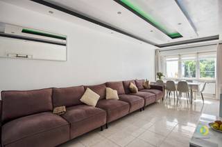 In quiet and green Haren is located this charming and ready to move in two-fronted house. Thanks to its location in a peaceful residential area,...