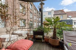 Ontdek deze unieke en karaktervolle loft, verscholen in een achterliggend gebouw en daardoor een oase van rust, ondanks de uiterst centrale...