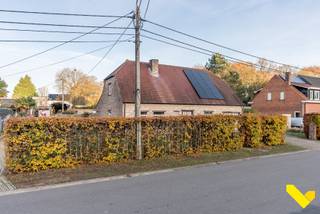 Charmante gezinswoning op prachtig perceel!Dit landhuis is rustig en kindvriendelijk gelegen nabij het centrum met lokale winkels, openbaar vervoer,...