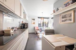 Recent gelijkvloers investeringsappartement (bouwjaar 2013) met één slaapkamer en een gezellig, zuidgeoriënteerd tuintje aan de achterzijde...