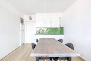 Ce studio familial, doté d'un coin nuit dans le hall d'entrée, pourrait bien devenir votre pied-à-terre en bord de mer !La kitchenette et la salle de...