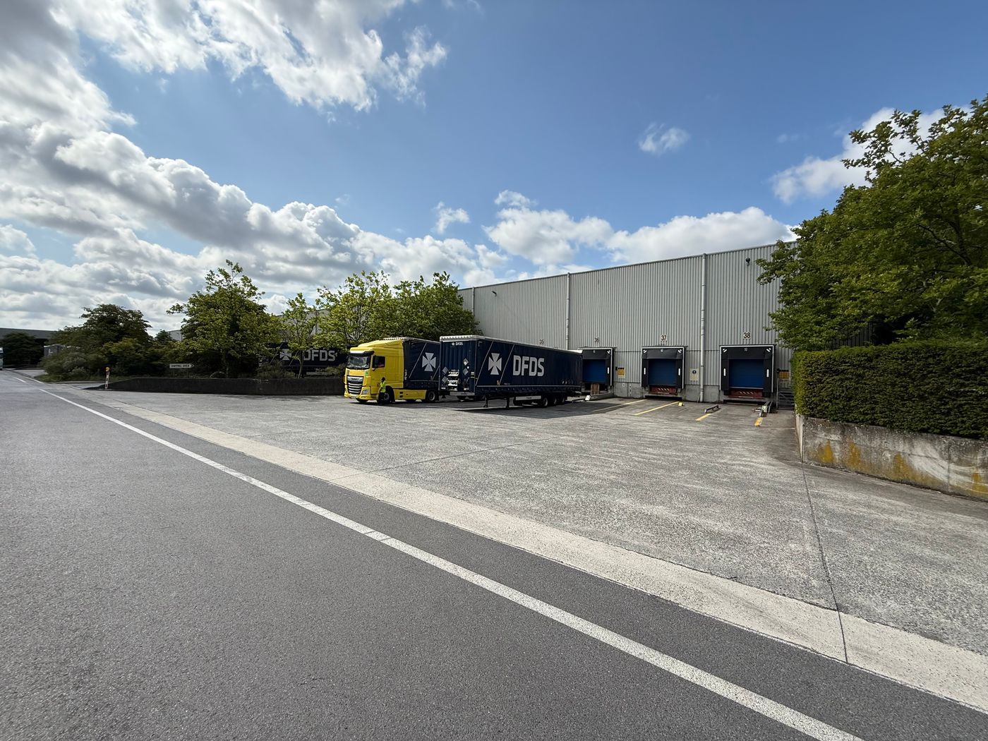 9000 m² opslagruimte met kantoor op toplocatie vlakbij de R4 - foto 2