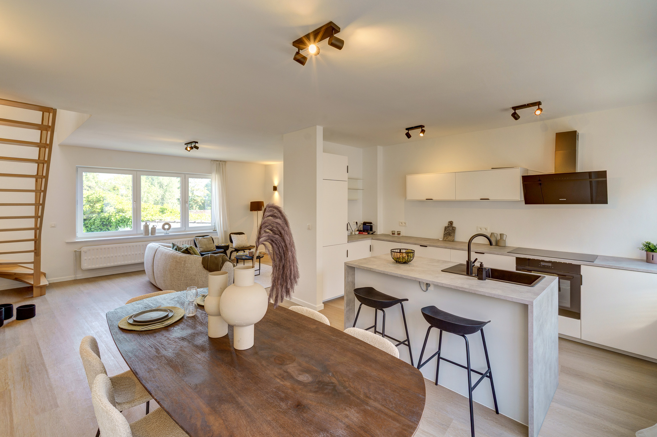 Instapklare gerenoveerde bel-etage met 5 SLPK & 2 garages - foto 5