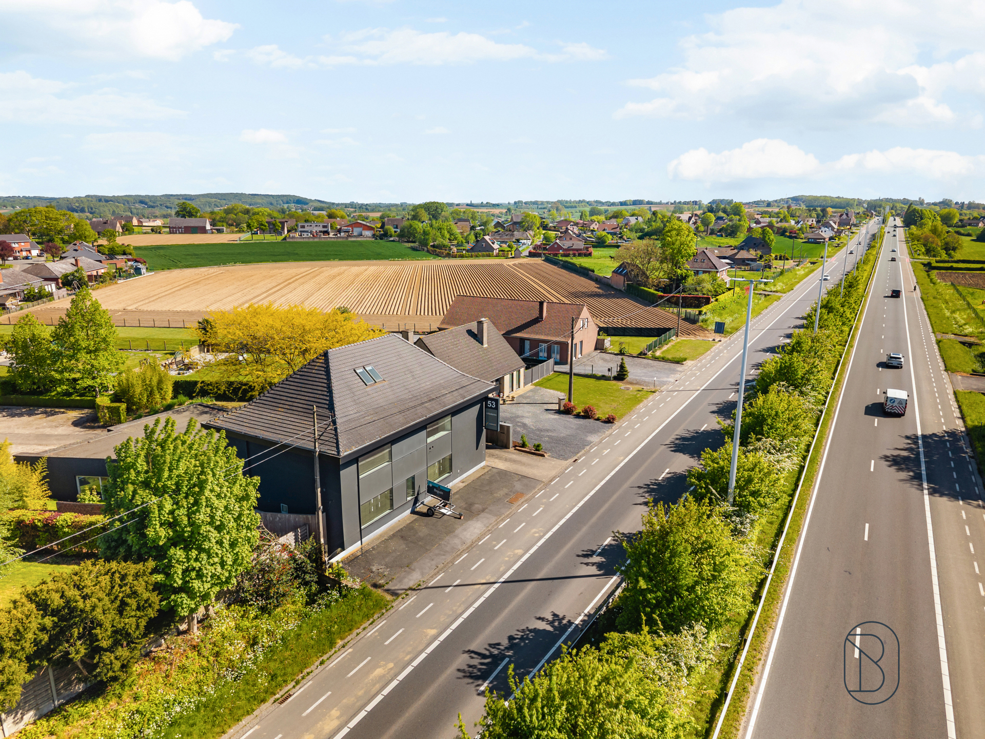 TOPgelegen commerciële eigendom met grote parking.  - foto 4