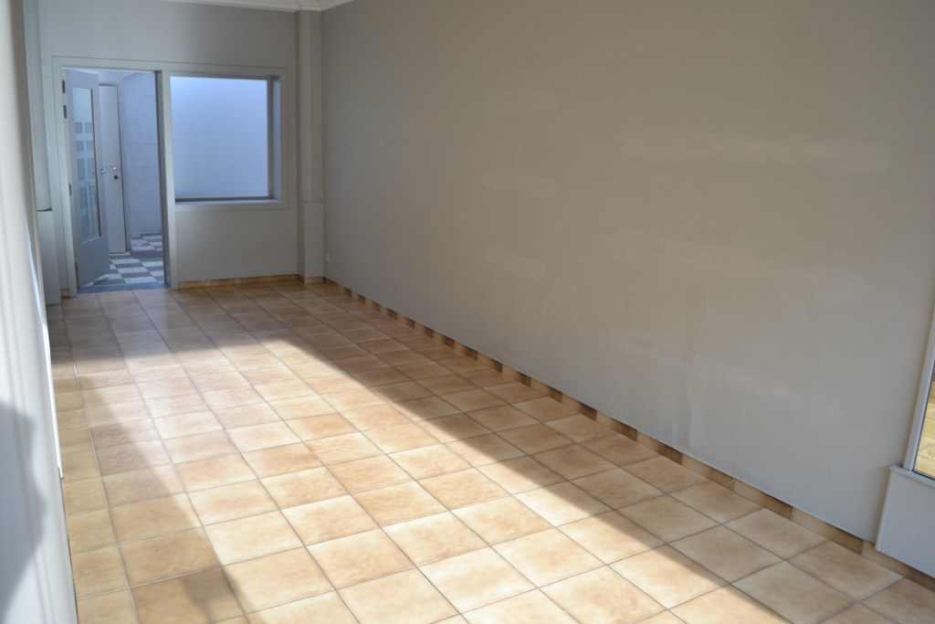 Kantoor/winkel ruimte te huur op uiterst commerciële ligging te Gullegem! - foto 2