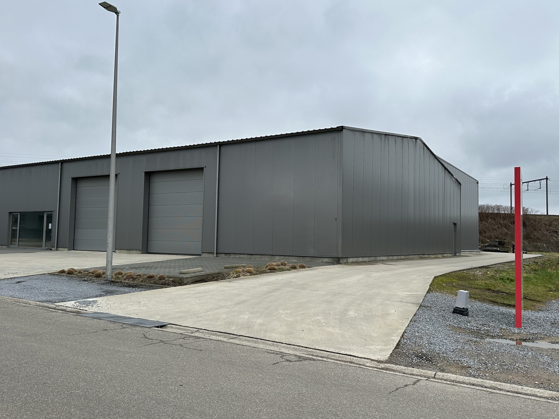 TE HUUR Hasselt - Magazijn (250m²) met bureel &amp; sanitair - foto 3
