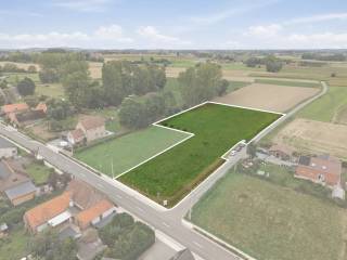 Op zoek naar een uitzonderlijk perceel op een prachtige, groene locatie? Deze ruime bouwgrond van maar liefst 5.012 m² is gelegen vlakbij het Kluisbos en geniet van een prachtig open zicht op de omliggende natuur.<br /><br />De combinatie van ruimte, rust, privacy en een schitterende ligging maakt dit perceel bijzonder aantrekkelijk.<br /><br />Er zijn tal van mogelijkheden voor wie droomt van een ruime villa in een groene omgeving, uiteraard onder voorbehoud van het verkrijgen van de stedenbouwkundige vergunningen (= ZEER VEEL POTENTIEEL).<br /><br />Een bijkomende troef is dat er geen bouwverplichting is. Hierdoor kan u zelf bepalen wanneer en hoe u deze unieke locatie wenst te benutten.<br /><br />De ligging is uitstekend: rustig en groen, maar toch op wandelafstand van het centrum.<br /><br />Een uitzonderlijke bouwgrond op een toplocatie, met ruimte en uitzicht als absolute troeven.<br /><br />(Recentelijke stedenbouwkundige inlichtingen zijn in aanvraag)
