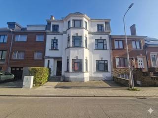 🏢 Immeuble de rapport à vendre – Jambes (5100): Situé à la rue Chambètre 46 à Jambes, cet immeuble de rapport représente une belle...