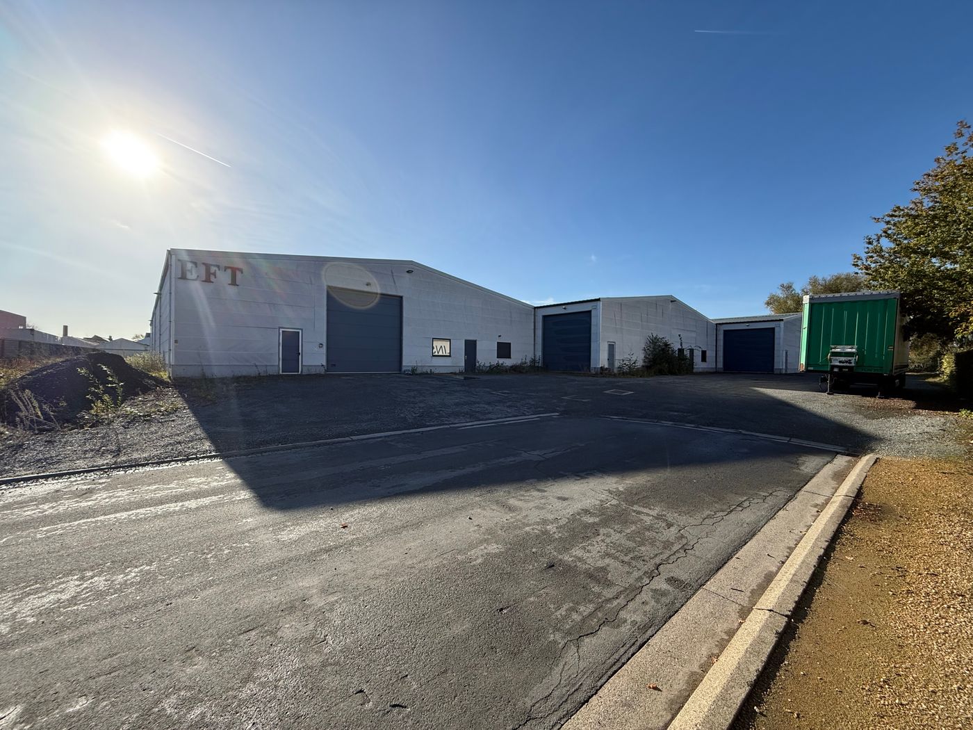 Magazijnruimte van 3.500 m² vlakbij de E40 en R4 - foto 1