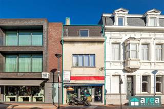 Dit handelspand met ruime woonst is gelegen in het centrum van Zwijndrecht, op een vlot bereikbare locatie met tal van voorzieningen in de...