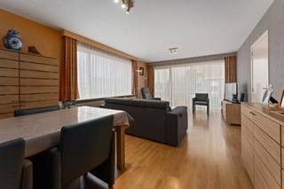 Roeselare : Instapklaar en ruim gerenoveerd appartement op toplocatie! Op zoek naar een comfortabel en lichtrijk appartement met een uitstekende...