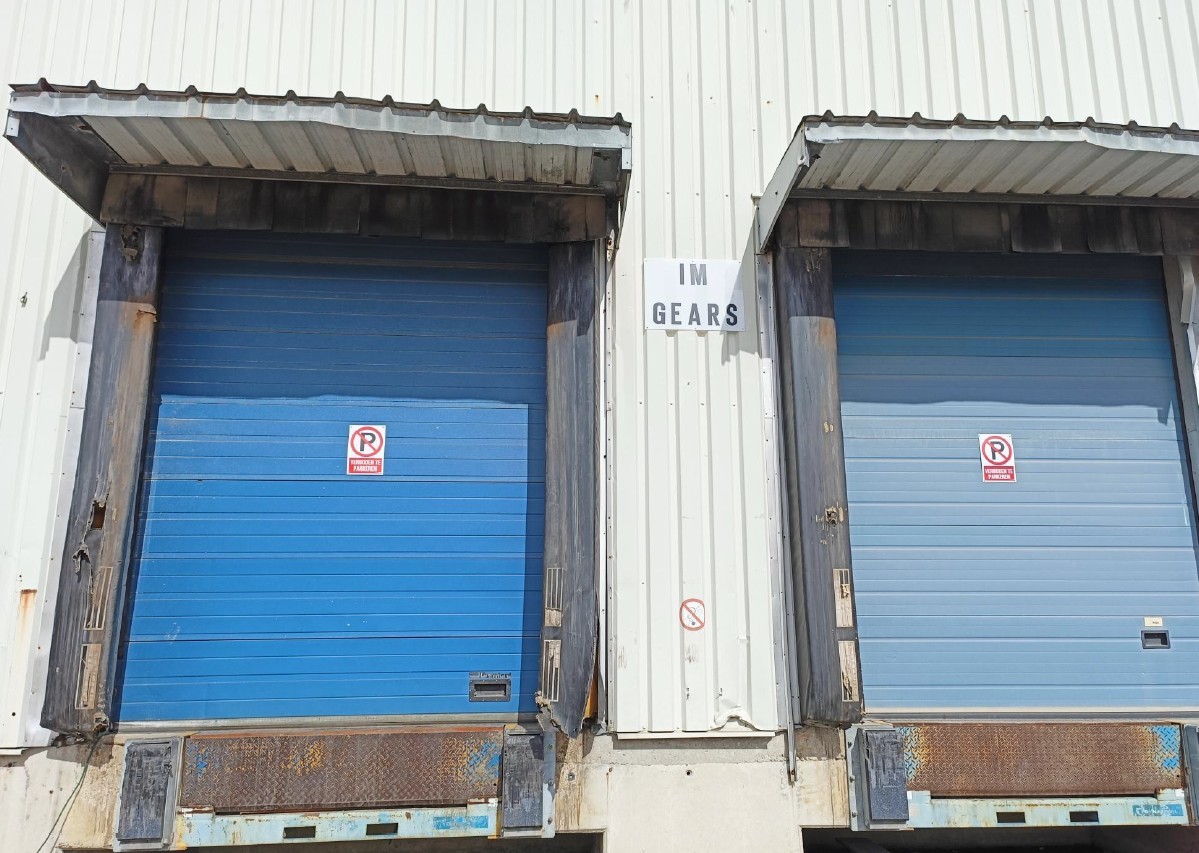 TE HUUR – RUIM MAGAZIJN / BEDRIJFSRUIMTE VAN CA. 1.000 M² IN BRUGGE - foto 5