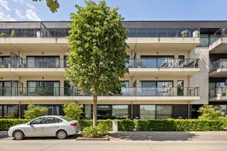 Bent u op zoek naar een gelijkvloers appartement op een uitstekende locatie op De Zaat in Temse? Gevonden! Het gunstige epc, de kwalitatieve...