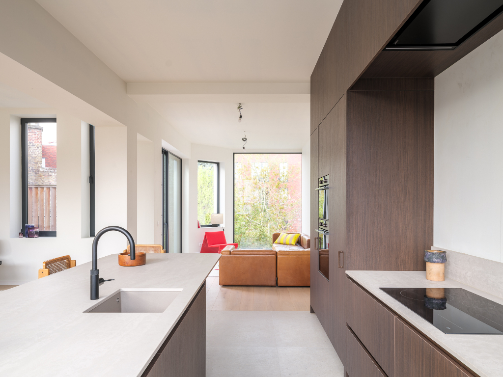 Uniek townhouse-appartement met o.m. 4 slaapkamers, 3 badkamer en een ruim terras. - foto 4